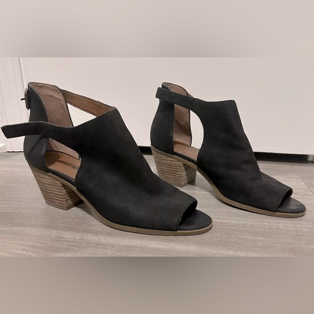 Lucky Brand Black Peep-Toe Block Heel Shoe (Size 9.5)